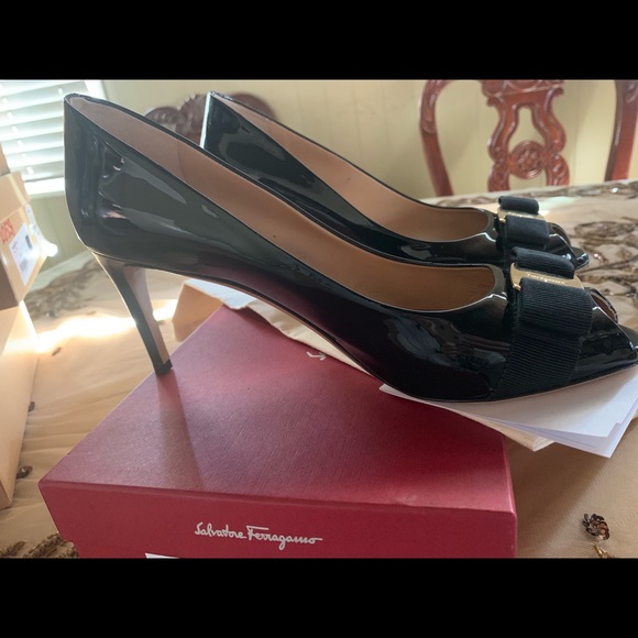 Salvatore Ferragamo 9.5  POLA peep toe shoes - Picture 5 of 6